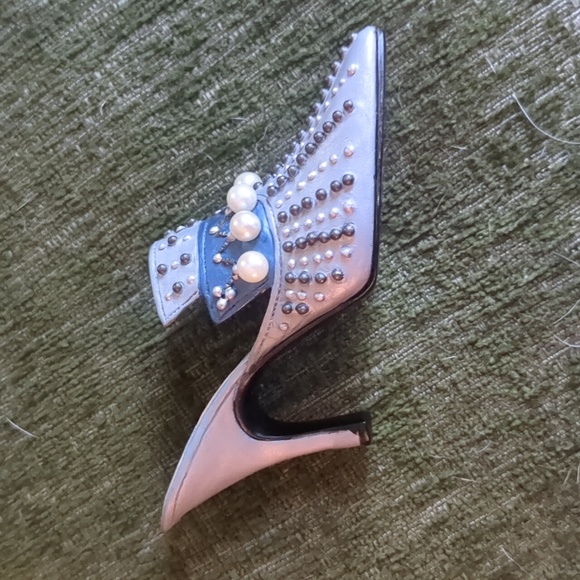 JUST THE RIGHT SHOE* collectibles 3 authentic and 2 NOSTALGIA* pieces. - Picture 13 of 17